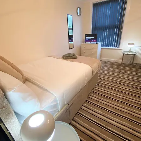 St - Beautifull House Next To Centre Апартаменти Лідс